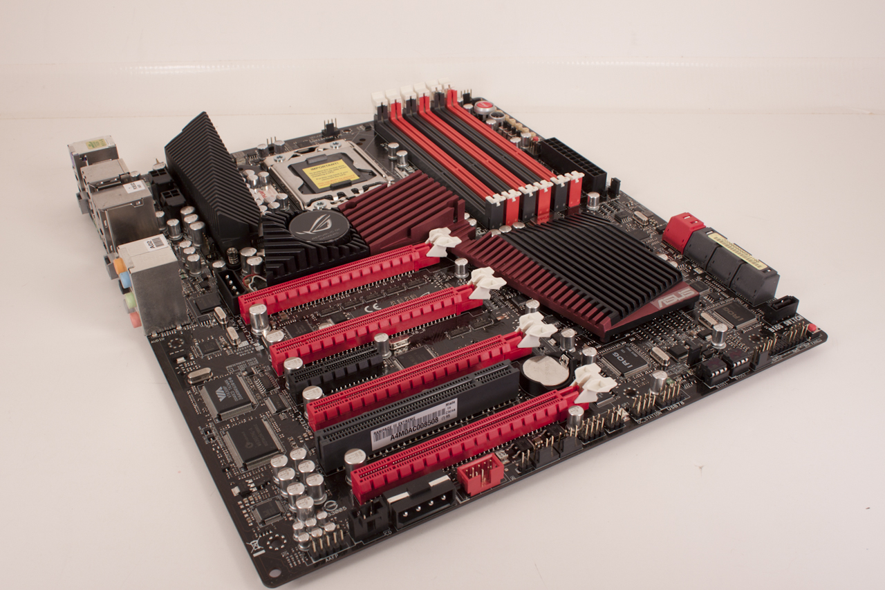 Asus Rampage III Extreme Drops by the lab for some testing time